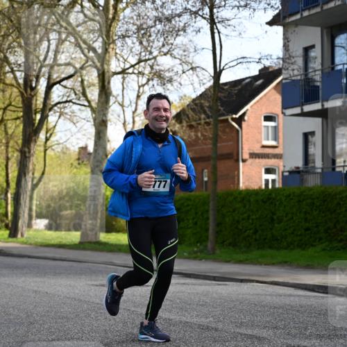 12.04.2026 - 45. Internationalen Wilhelmsburger Insellauf J. Mangold http://msf.ph/oto/9456206 12.04.2026 10:29:07 Ziel 3514, 2793, 3777, 4979, 4087, 3735, 3778, 4975, 4027, 5804, 3355, 4142, 2627, 3542 meine-sportfotos.de