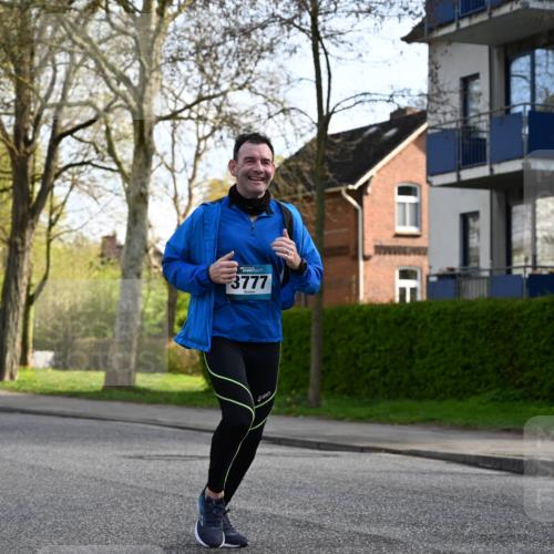 12.04.2026 - 45. Internationalen Wilhelmsburger Insellauf J. Mangold http://msf.ph/oto/9456208 12.04.2026 10:29:07 Ziel 3514, 2793, 3777, 4979, 4087, 3735, 3778, 4975, 4027, 5804, 3355, 4142, 2627, 3542 meine-sportfotos.de