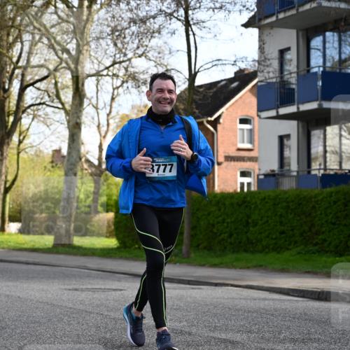 12.04.2026 - 45. Internationalen Wilhelmsburger Insellauf J. Mangold http://msf.ph/oto/9456209 12.04.2026 10:29:08 Ziel 3514, 2793, 3777, 4979, 4087, 3735, 3778, 4975, 4975, 4027, 5804, 3355, 4142, 2627, 4142, 2627, 3542 meine-sportfotos.de