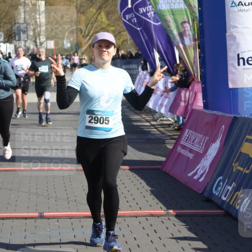 12.04.2026 - 45. Internationalen Wilhelmsburger Insellauf Strokosch-Dieckow http://msf.ph/oto/9456215 12.04.2026 11:02:53 Ziel 2418, 2398, 4595, 4597 meine-sportfotos.de