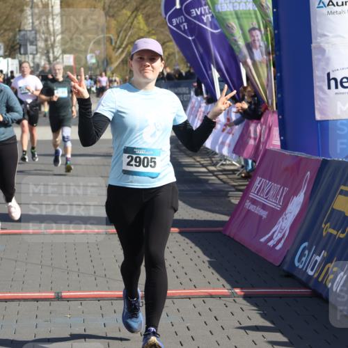 12.04.2026 - 45. Internationalen Wilhelmsburger Insellauf Strokosch-Dieckow http://msf.ph/oto/9456224 12.04.2026 11:02:53 Ziel 2418, 2398, 4595, 4597 meine-sportfotos.de