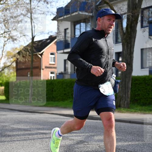 12.04.2026 - 45. Internationalen Wilhelmsburger Insellauf J. Mangold http://msf.ph/oto/9456225 12.04.2026 10:29:14 Ziel 3777, 4979, 4087, 3735, 3778, 4975, 4027, 5804, 3355, 4142, 2627, 3542, 4511, 5459 meine-sportfotos.de