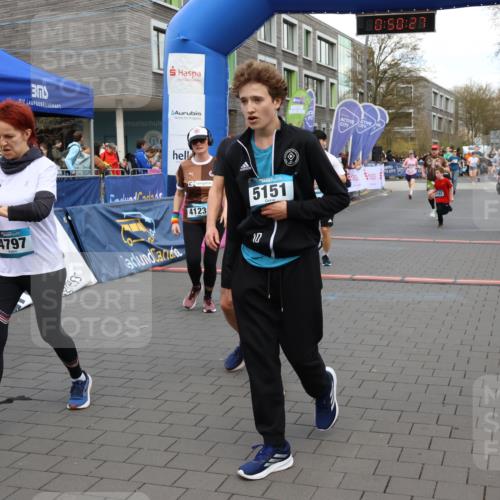 12.04.2026 - 45. Internationalen Wilhelmsburger Insellauf Strokosch-Dieckow http://msf.ph/oto/9456235 12.04.2026 13:03:27 Ziel 5151 meine-sportfotos.de