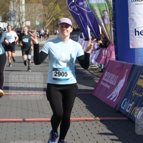 12.04.2026 - 45. Internationalen Wilhelmsburger Insellauf Strokosch-Dieckow http://msf.ph/oto/9456246 12.04.2026 11:02:53 Ziel 2418, 2398, 4595, 4597 meine-sportfotos.de