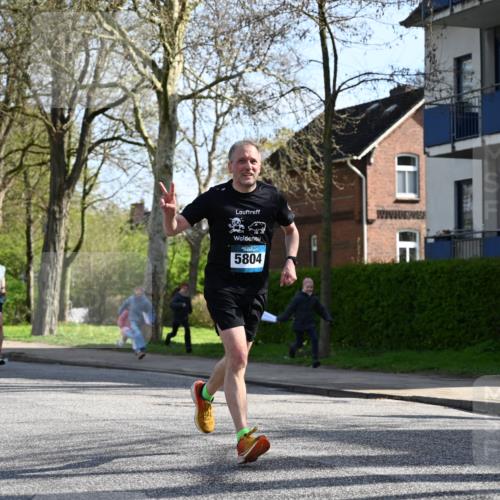12.04.2026 - 45. Internationalen Wilhelmsburger Insellauf J. Mangold http://msf.ph/oto/9456270 12.04.2026 10:29:32 Ziel 4975, 4027, 5804, 3355, 4142, 2627, 3542, 4511, 5459, 4670, 4904, 5534, 3845 meine-sportfotos.de