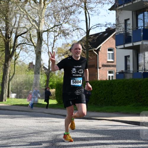 12.04.2026 - 45. Internationalen Wilhelmsburger Insellauf J. Mangold http://msf.ph/oto/9456272 12.04.2026 10:29:32 Ziel 4975, 4027, 5804, 3355, 4142, 2627, 3542, 4511, 5459, 4670, 4904, 5534, 3845 meine-sportfotos.de