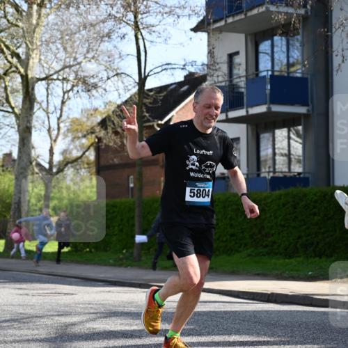 12.04.2026 - 45. Internationalen Wilhelmsburger Insellauf J. Mangold http://msf.ph/oto/9456279 12.04.2026 10:29:33 Ziel 4975, 4027, 5804, 3355, 4142, 2627, 3542, 4511, 4511, 5459, 4670, 4904, 5534, 3845 meine-sportfotos.de