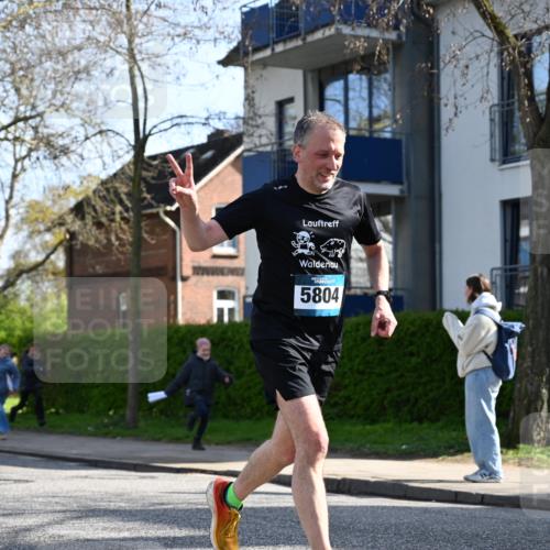 12.04.2026 - 45. Internationalen Wilhelmsburger Insellauf J. Mangold http://msf.ph/oto/9456281 12.04.2026 10:29:33 Ziel 4975, 4027, 5804, 3355, 4142, 2627, 3542, 4511, 4511, 5459, 4670, 4904, 5534, 3845 meine-sportfotos.de