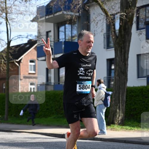 12.04.2026 - 45. Internationalen Wilhelmsburger Insellauf J. Mangold http://msf.ph/oto/9456283 12.04.2026 10:29:33 Ziel 4975, 4027, 5804, 3355, 4142, 2627, 3542, 4511, 4511, 5459, 4670, 4904, 5534, 3845 meine-sportfotos.de