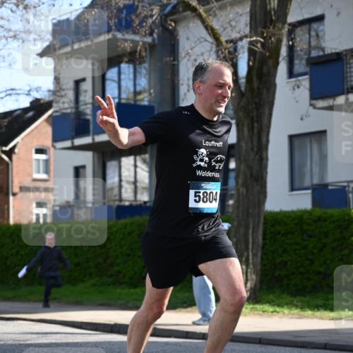 12.04.2026 - 45. Internationalen Wilhelmsburger Insellauf J. Mangold http://msf.ph/oto/9456286 12.04.2026 10:29:33 Ziel 4975, 4027, 5804, 3355, 4142, 2627, 3542, 4511, 4511, 5459, 4670, 4904, 5534, 3845 meine-sportfotos.de