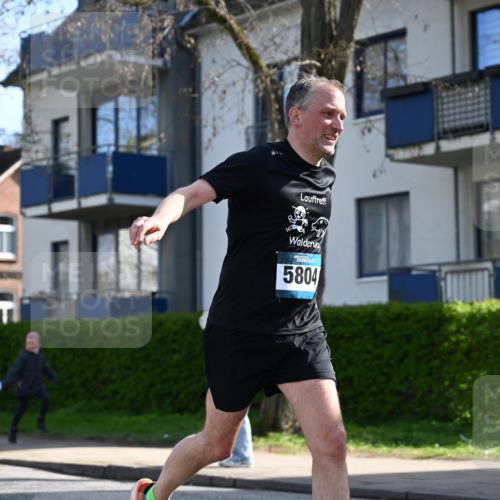 12.04.2026 - 45. Internationalen Wilhelmsburger Insellauf J. Mangold http://msf.ph/oto/9456287 12.04.2026 10:29:33 Ziel 4975, 4027, 5804, 3355, 4142, 2627, 3542, 4511, 4511, 5459, 4670, 4904, 5534, 3845 meine-sportfotos.de