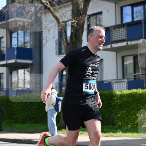 12.04.2026 - 45. Internationalen Wilhelmsburger Insellauf J. Mangold http://msf.ph/oto/9456289 12.04.2026 10:29:33 Ziel 4975, 4027, 5804, 3355, 4142, 2627, 3542, 4511, 4511, 5459, 4670, 4904, 5534, 3845 meine-sportfotos.de