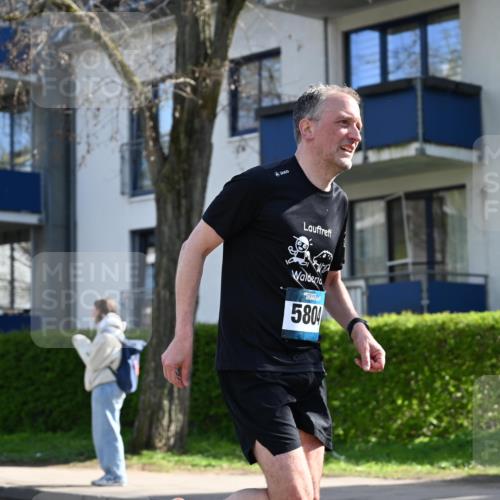 12.04.2026 - 45. Internationalen Wilhelmsburger Insellauf J. Mangold http://msf.ph/oto/9456290 12.04.2026 10:29:33 Ziel 4975, 4027, 5804, 3355, 4142, 2627, 3542, 4511, 4511, 5459, 4670, 4904, 5534, 3845 meine-sportfotos.de