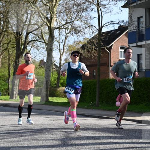 12.04.2026 - 45. Internationalen Wilhelmsburger Insellauf J. Mangold http://msf.ph/oto/9456294 12.04.2026 10:29:35 Ziel 4027, 5804, 3355, 4142, 2627, 3542, 4511, 5459, 5459, 4670, 4904, 5534, 3845, 5052, 4275 meine-sportfotos.de