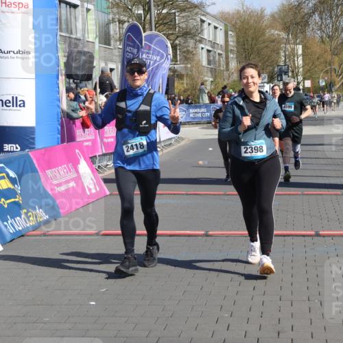 12.04.2026 - 45. Internationalen Wilhelmsburger Insellauf Strokosch-Dieckow http://msf.ph/oto/9456295 12.04.2026 11:02:55 Ziel 2418, 2398, 4595, 4597, 4825 meine-sportfotos.de