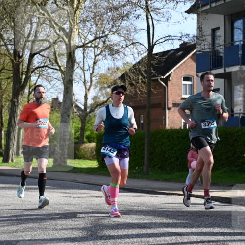 12.04.2026 - 45. Internationalen Wilhelmsburger Insellauf J. Mangold http://msf.ph/oto/9456296 12.04.2026 10:29:35 Ziel 4027, 5804, 3355, 4142, 2627, 3542, 4511, 5459, 5459, 4670, 4904, 5534, 3845, 5052, 4275 meine-sportfotos.de