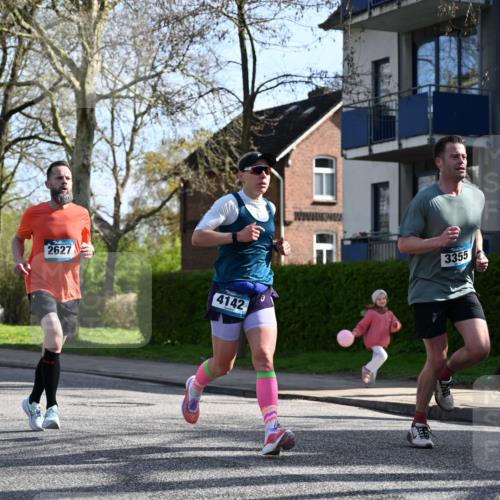 12.04.2026 - 45. Internationalen Wilhelmsburger Insellauf J. Mangold http://msf.ph/oto/9456300 12.04.2026 10:29:35 Ziel 4027, 5804, 3355, 4142, 2627, 3542, 4511, 5459, 5459, 4670, 4904, 5534, 3845, 5052, 4275 meine-sportfotos.de