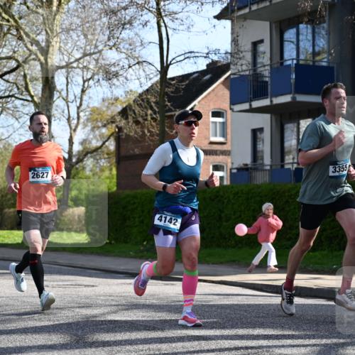 12.04.2026 - 45. Internationalen Wilhelmsburger Insellauf J. Mangold http://msf.ph/oto/9456301 12.04.2026 10:29:35 Ziel 4027, 5804, 3355, 4142, 2627, 3542, 4511, 5459, 5459, 4670, 4904, 5534, 3845, 5052, 4275 meine-sportfotos.de
