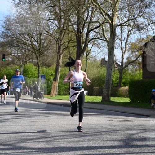12.04.2026 - 45. Internationalen Wilhelmsburger Insellauf J. Mangold http://msf.ph/oto/9456326 12.04.2026 10:29:44 Ziel 4142, 2627, 3542, 4511, 5459, 4670, 4904, 5534, 3845, 5052, 4275, 4748, 4749, 3081, 3958, 4340 meine-sportfotos.de