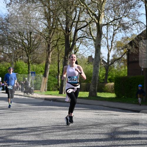 12.04.2026 - 45. Internationalen Wilhelmsburger Insellauf J. Mangold http://msf.ph/oto/9456328 12.04.2026 10:29:45 Ziel 4142, 2627, 3542, 4511, 5459, 4670, 4904, 5534, 3845, 5052, 4275, 4748, 4749, 3081, 3958, 4340 meine-sportfotos.de
