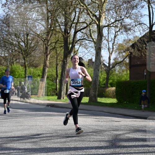 12.04.2026 - 45. Internationalen Wilhelmsburger Insellauf J. Mangold http://msf.ph/oto/9456329 12.04.2026 10:29:45 Ziel 4142, 2627, 3542, 4511, 5459, 4670, 4904, 5534, 3845, 5052, 4275, 4748, 4749, 3081, 3958, 4340 meine-sportfotos.de
