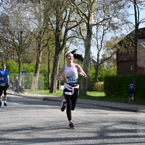 12.04.2026 - 45. Internationalen Wilhelmsburger Insellauf J. Mangold http://msf.ph/oto/9456330 12.04.2026 10:29:45 Ziel 4142, 2627, 3542, 4511, 5459, 4670, 4904, 5534, 3845, 5052, 4275, 4748, 4749, 3081, 3958, 4340 meine-sportfotos.de