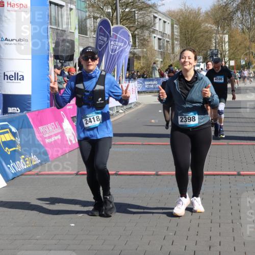12.04.2026 - 45. Internationalen Wilhelmsburger Insellauf Strokosch-Dieckow http://msf.ph/oto/9456331 12.04.2026 11:02:56 Ziel 2418, 2398, 4595, 4597, 4825 meine-sportfotos.de