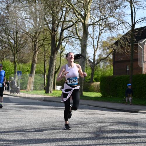 12.04.2026 - 45. Internationalen Wilhelmsburger Insellauf J. Mangold http://msf.ph/oto/9456333 12.04.2026 10:29:45 Ziel 4142, 2627, 3542, 4511, 5459, 4670, 4904, 5534, 3845, 5052, 4275, 4748, 4749, 3081, 3958, 4340 meine-sportfotos.de