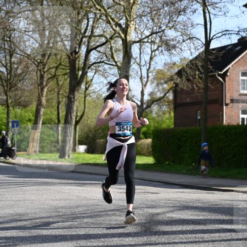 12.04.2026 - 45. Internationalen Wilhelmsburger Insellauf J. Mangold http://msf.ph/oto/9456335 12.04.2026 10:29:45 Ziel 4142, 2627, 3542, 4511, 5459, 4670, 4904, 5534, 3845, 5052, 4275, 4748, 4749, 3081, 3958, 4340 meine-sportfotos.de