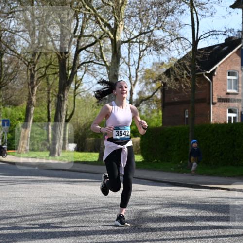 12.04.2026 - 45. Internationalen Wilhelmsburger Insellauf J. Mangold http://msf.ph/oto/9456337 12.04.2026 10:29:45 Ziel 4142, 2627, 3542, 4511, 5459, 4670, 4904, 5534, 3845, 5052, 4275, 4748, 4749, 3081, 3958, 4340 meine-sportfotos.de