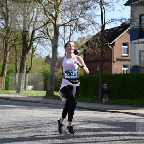 12.04.2026 - 45. Internationalen Wilhelmsburger Insellauf J. Mangold http://msf.ph/oto/9456339 12.04.2026 10:29:45 Ziel 4142, 2627, 3542, 4511, 5459, 4670, 4904, 5534, 3845, 5052, 4275, 4748, 4749, 3081, 3958, 4340 meine-sportfotos.de