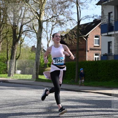 12.04.2026 - 45. Internationalen Wilhelmsburger Insellauf J. Mangold http://msf.ph/oto/9456341 12.04.2026 10:29:45 Ziel 4142, 2627, 3542, 4511, 5459, 4670, 4904, 5534, 3845, 5052, 4275, 4748, 4749, 3081, 3958, 4340 meine-sportfotos.de