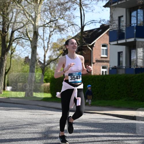 12.04.2026 - 45. Internationalen Wilhelmsburger Insellauf J. Mangold http://msf.ph/oto/9456344 12.04.2026 10:29:46 Ziel 3542, 4511, 5459, 4670, 4904, 5534, 3845, 5052, 4275, 5052, 4275, 4748, 4749, 3081, 3958, 4340, 2317 meine-sportfotos.de