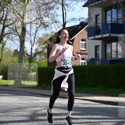 12.04.2026 - 45. Internationalen Wilhelmsburger Insellauf J. Mangold http://msf.ph/oto/9456345 12.04.2026 10:29:46 Ziel 3542, 4511, 5459, 4670, 4904, 5534, 3845, 5052, 4275, 5052, 4275, 4748, 4749, 3081, 3958, 4340, 2317 meine-sportfotos.de