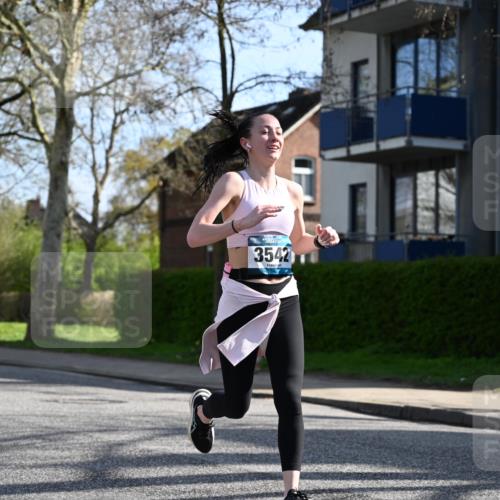 12.04.2026 - 45. Internationalen Wilhelmsburger Insellauf J. Mangold http://msf.ph/oto/9456347 12.04.2026 10:29:46 Ziel 3542, 4511, 5459, 4670, 4904, 5534, 3845, 5052, 4275, 5052, 4275, 4748, 4749, 3081, 3958, 4340, 2317 meine-sportfotos.de