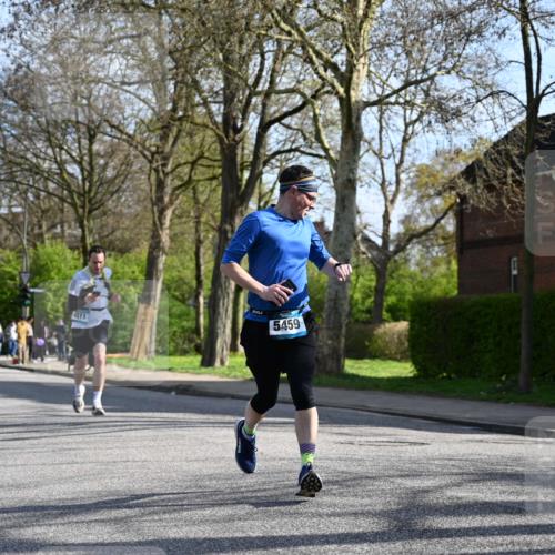 12.04.2026 - 45. Internationalen Wilhelmsburger Insellauf J. Mangold http://msf.ph/oto/9456357 12.04.2026 10:29:47 Ziel 3542, 4511, 5459, 4670, 4904, 5534, 3845, 5052, 4275, 4748, 4749, 3081, 3958, 4340, 2317 meine-sportfotos.de