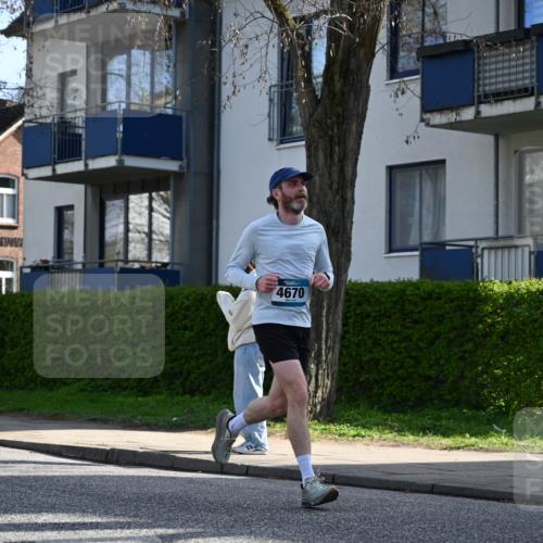 12.04.2026 - 45. Internationalen Wilhelmsburger Insellauf J. Mangold http://msf.ph/oto/9456389 12.04.2026 10:29:57 Ziel 4511, 5459, 4670, 4904, 5534, 3845, 5052, 4275, 4748, 4749, 3081, 3958, 4340, 2317, 5841, 5236, 4713 meine-sportfotos.de