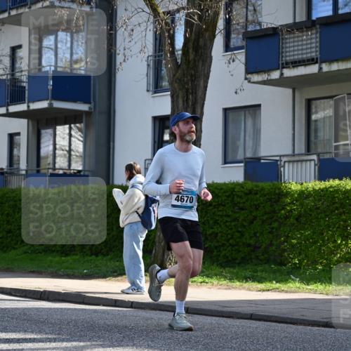 12.04.2026 - 45. Internationalen Wilhelmsburger Insellauf J. Mangold http://msf.ph/oto/9456390 12.04.2026 10:29:57 Ziel 4511, 5459, 4670, 4904, 5534, 3845, 5052, 4275, 4748, 4749, 3081, 3958, 4340, 2317, 5841, 5236, 4713 meine-sportfotos.de