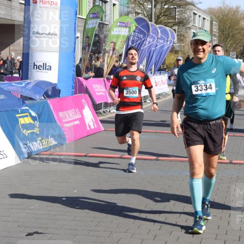 12.04.2026 - 45. Internationalen Wilhelmsburger Insellauf Strokosch-Dieckow http://msf.ph/oto/9456393 12.04.2026 10:45:49 Ziel 4958, 3500, 4928, 4333, 2301, 2995, 2134 meine-sportfotos.de
