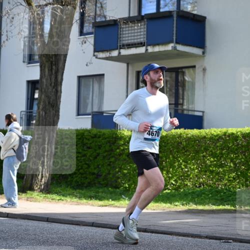 12.04.2026 - 45. Internationalen Wilhelmsburger Insellauf J. Mangold http://msf.ph/oto/9456398 12.04.2026 10:29:57 Ziel 4511, 5459, 4670, 4904, 5534, 3845, 5052, 4275, 4748, 4749, 3081, 3958, 4340, 2317, 5841, 5236, 4713 meine-sportfotos.de