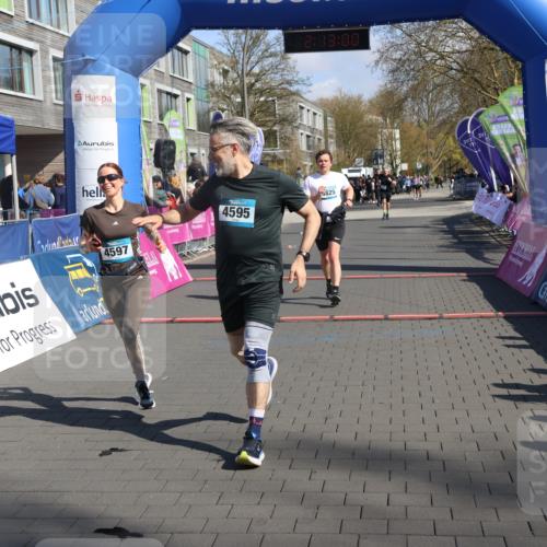 12.04.2026 - 45. Internationalen Wilhelmsburger Insellauf Strokosch-Dieckow http://msf.ph/oto/9456399 12.04.2026 11:02:59 Ziel 4595, 4597, 4825 meine-sportfotos.de
