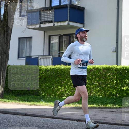 12.04.2026 - 45. Internationalen Wilhelmsburger Insellauf J. Mangold http://msf.ph/oto/9456402 12.04.2026 10:29:58 Ziel 4511, 5459, 4670, 4904, 5534, 3845, 5052, 4275, 5052, 4275, 4748, 4749, 3081, 3958, 4340, 2317, 2317, 5841, 5236, 4713, 2323 meine-sportfotos.de