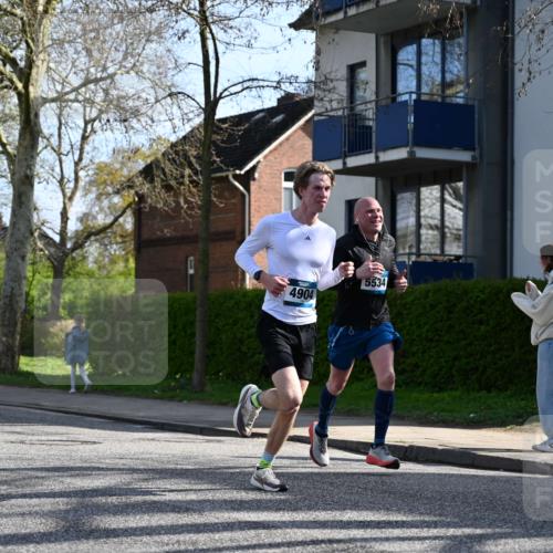 12.04.2026 - 45. Internationalen Wilhelmsburger Insellauf J. Mangold http://msf.ph/oto/9456412 12.04.2026 10:30:08 Ziel 4904, 5534, 3845, 5052, 4275, 4748, 4749, 3081, 3958, 4340, 2317, 5841, 5236, 4713, 2323, 4787 meine-sportfotos.de