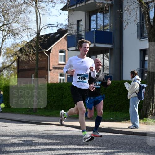 12.04.2026 - 45. Internationalen Wilhelmsburger Insellauf J. Mangold http://msf.ph/oto/9456414 12.04.2026 10:30:09 Ziel 4904, 5534, 3845, 5052, 4275, 4748, 4749, 3081, 3958, 4340, 2317, 5841, 5236, 4713, 2323, 4787, 3095 meine-sportfotos.de