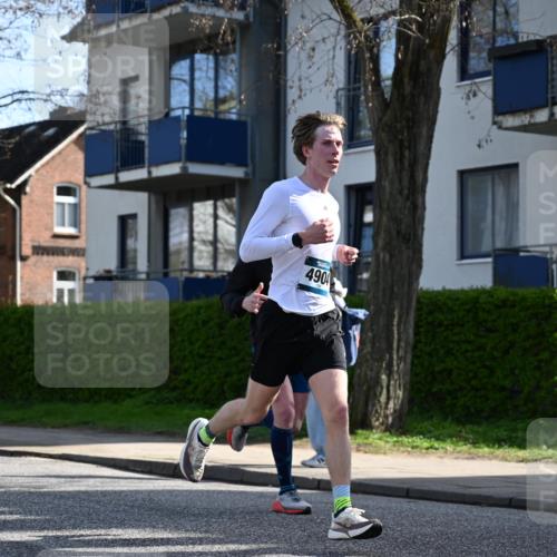12.04.2026 - 45. Internationalen Wilhelmsburger Insellauf J. Mangold http://msf.ph/oto/9456419 12.04.2026 10:30:09 Ziel 4904, 5534, 3845, 5052, 4275, 4748, 4749, 3081, 3958, 4340, 2317, 5841, 5236, 4713, 2323, 4787, 3095 meine-sportfotos.de