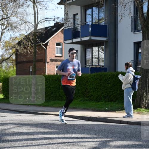 12.04.2026 - 45. Internationalen Wilhelmsburger Insellauf J. Mangold http://msf.ph/oto/9456426 12.04.2026 10:30:10 Ziel 4904, 5534, 3845, 5052, 4275, 4748, 4749, 3081, 3958, 4340, 2317, 2317, 5841, 5236, 4713, 2323, 2323, 4787, 3095 meine-sportfotos.de