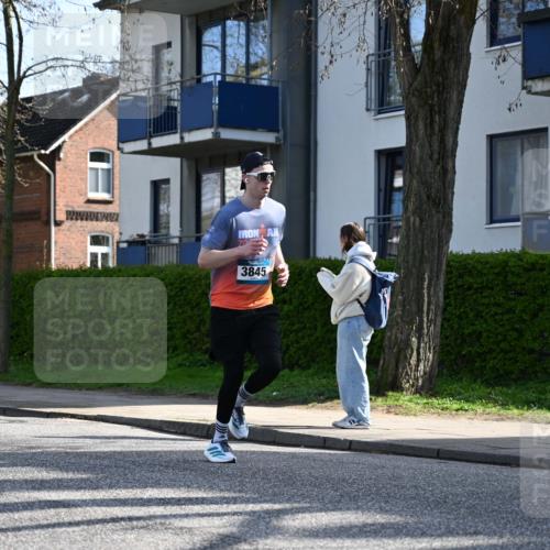 12.04.2026 - 45. Internationalen Wilhelmsburger Insellauf J. Mangold http://msf.ph/oto/9456433 12.04.2026 10:30:11 Ziel 4904, 5534, 3845, 5052, 4275, 4748, 4749, 3081, 3958, 4340, 2317, 5841, 5236, 4713, 2323, 4787, 3095 meine-sportfotos.de