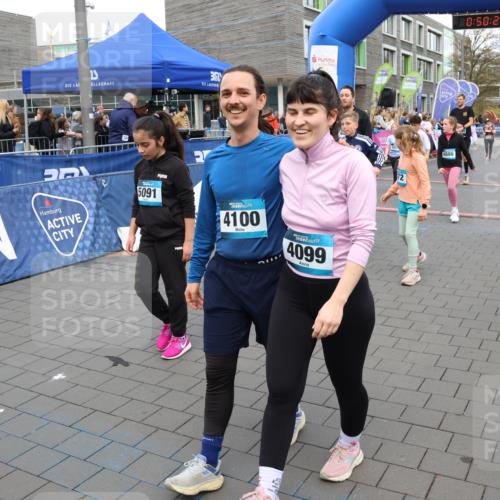 12.04.2026 - 45. Internationalen Wilhelmsburger Insellauf Strokosch-Dieckow http://msf.ph/oto/9456443 12.04.2026 13:03:20 Ziel 4100, 4099 meine-sportfotos.de