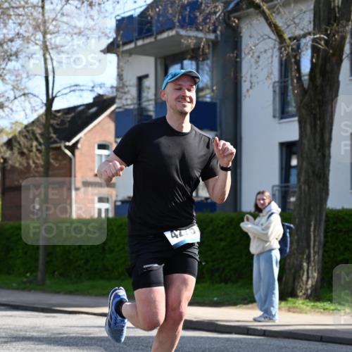 12.04.2026 - 45. Internationalen Wilhelmsburger Insellauf J. Mangold http://msf.ph/oto/9456473 12.04.2026 10:30:16 Ziel 5534, 3845, 5052, 4275, 4748, 4749, 3081, 3958, 4340, 2317, 5841, 5236, 4713, 2323, 4787, 3095, 3016 meine-sportfotos.de