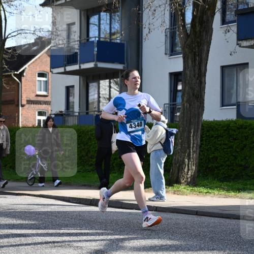 12.04.2026 - 45. Internationalen Wilhelmsburger Insellauf J. Mangold http://msf.ph/oto/9456507 12.04.2026 10:30:23 Ziel 5052, 4275, 4748, 4749, 3081, 3958, 4340, 2317, 5841, 5236, 4713, 2323, 4787, 3095, 3016, 2831, 5811, 2325 meine-sportfotos.de